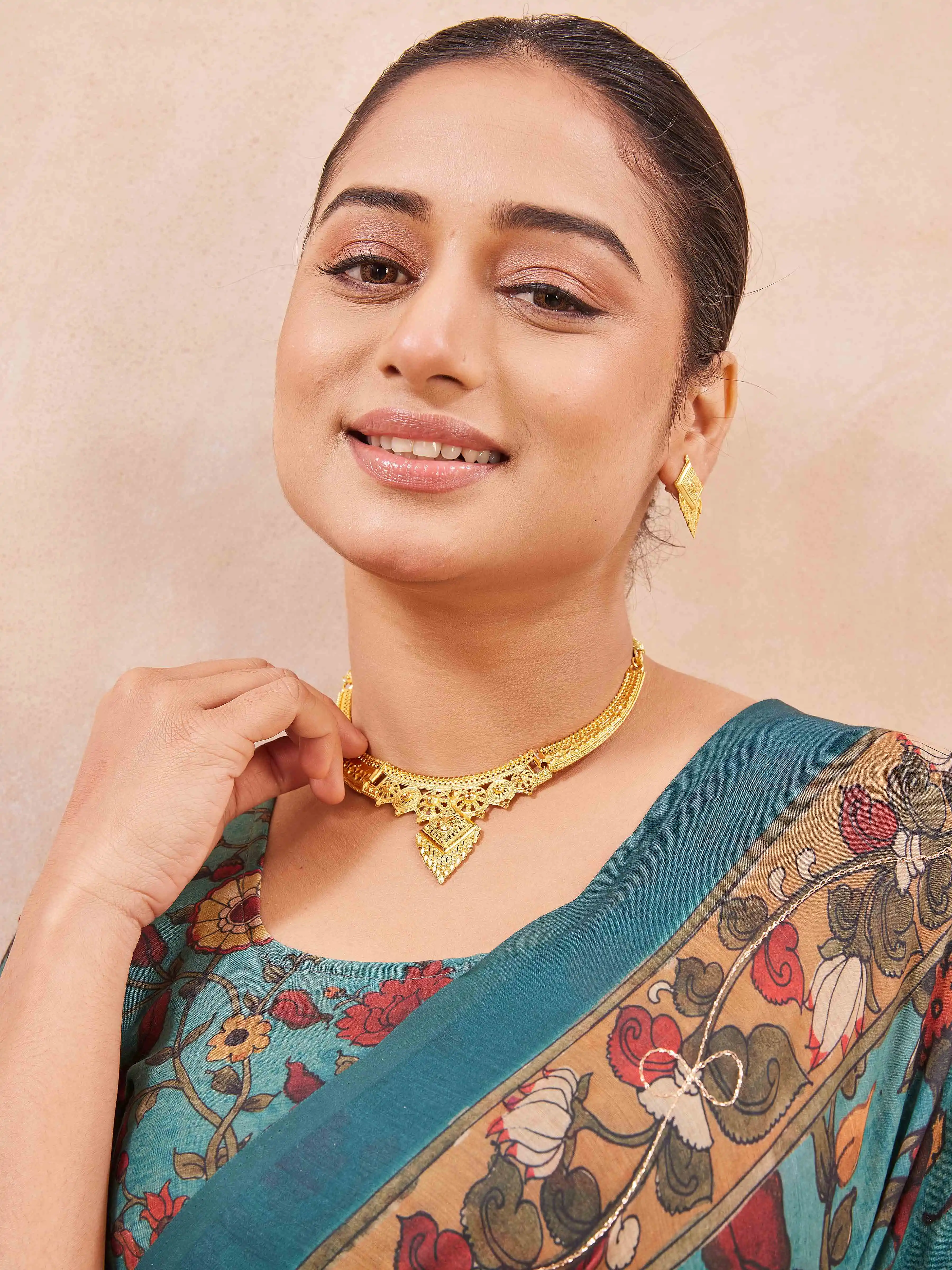 Traditional Gold-Plated Necklace Set with Earrings.png